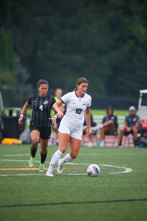 5th-year Georgia Nagucki streaks down the field in a contest against Indianapolis.
