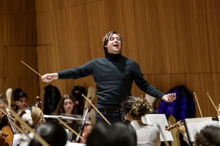 Michael Repper conducting the New York Youth Symphony.