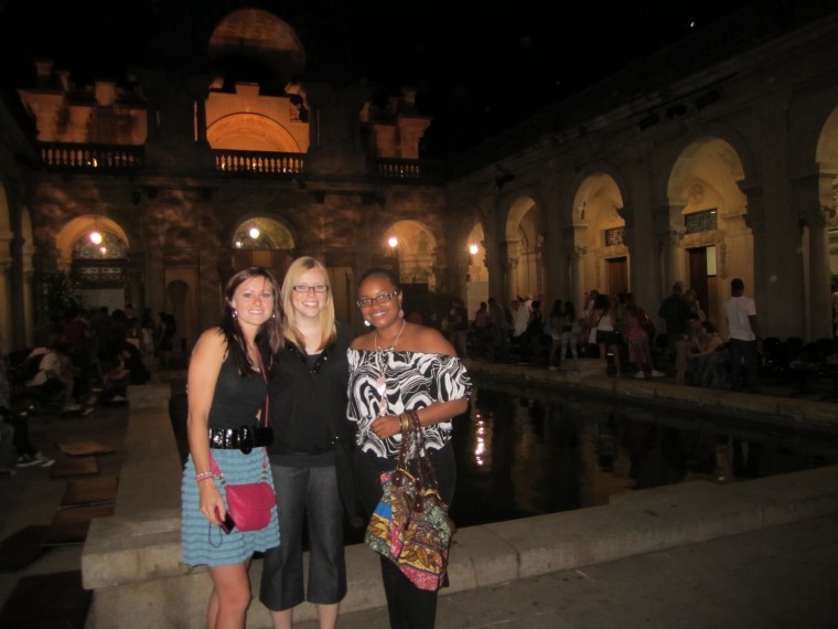 Keck and Meyerrose join a fellow student teacher from Bowling Green University to watch “ShakesParque,” which took place in School of Visual Arts at Parque Lage.