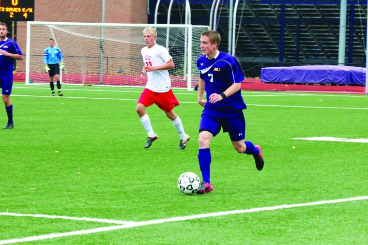 Senior midfielder/defender Mitch Deyhle dribbled down the sideline during Ashland’s 1-0 loss to Saginaw Valley State on Oct. 14. Deyhle played his last game for the Eagles on Tuesday.
