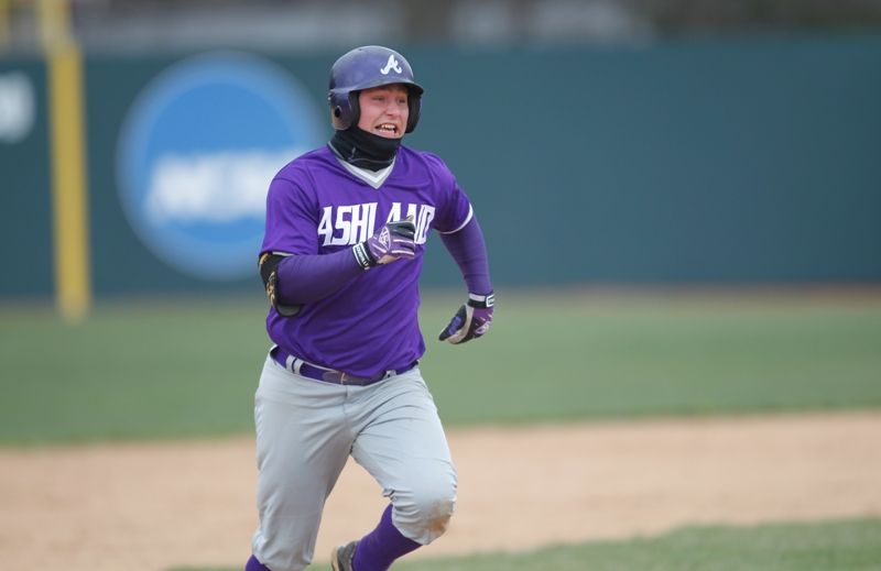 Eagles drop one to Lakers