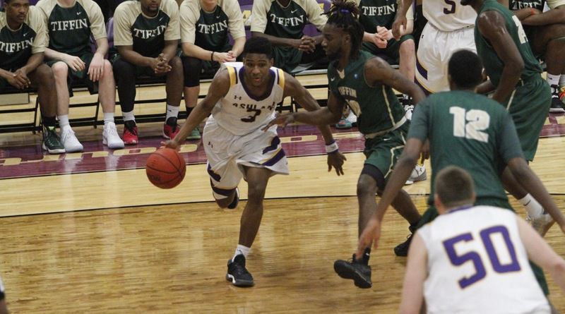 Men's basketball advances to semifinals