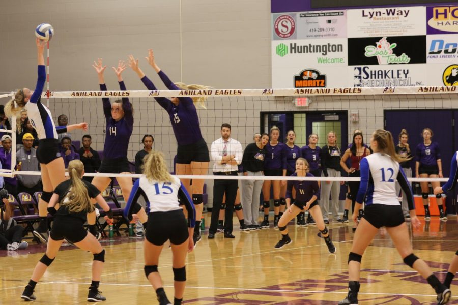 Eagles wallop rival Lakers in 3-0 sweep