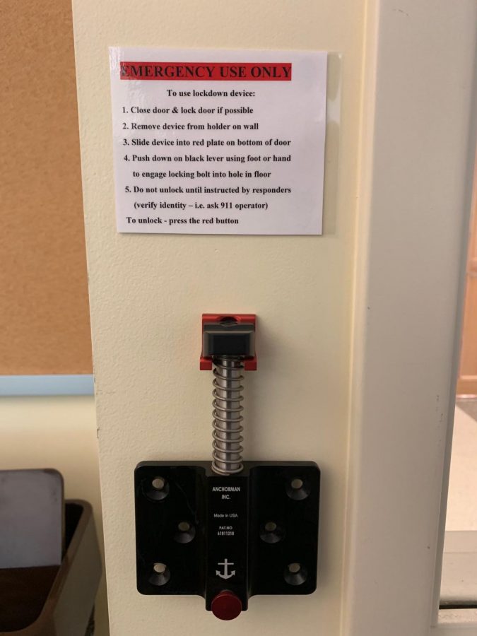 Mechanism to emergency lock the classroom doors in Schar.