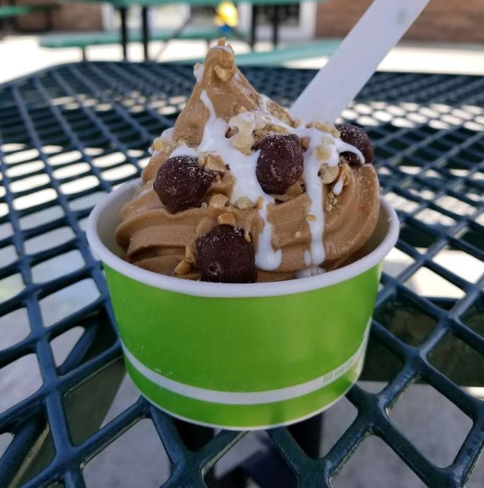 Eva’s Treats allows you to create your own dish with your choice of frozen yogurt and put your own toppings on it. This dish is made with salted caramel corn flavored yogurt, chocolate caramel turtle candies, crushed peanuts, and marshmallow cream. 
