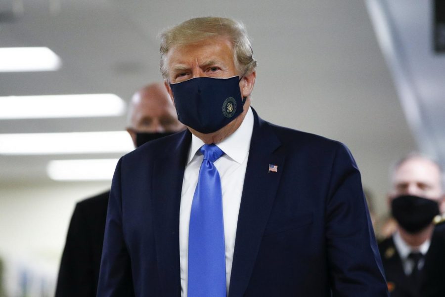 Trump+visited+a+military+hospital+on+July+11%2C+marking+his+first+sighting+wearing+a+mask.