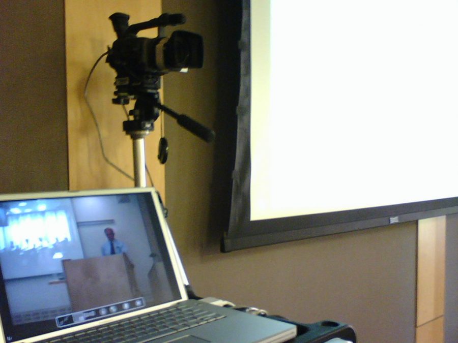 Video Conference Class to Class by Shawnzam is licensed under CC by 2.0.