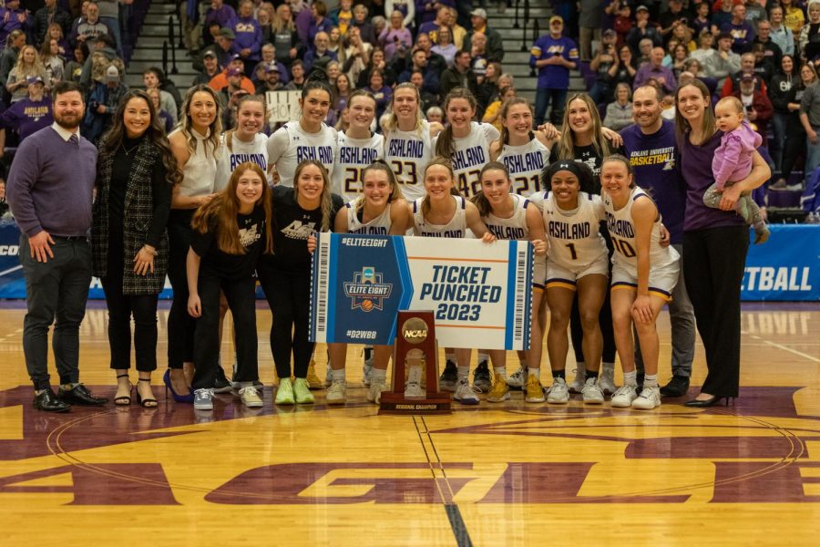The Eagles celebrate a Midwest Regional Championship on Monday, March 13.