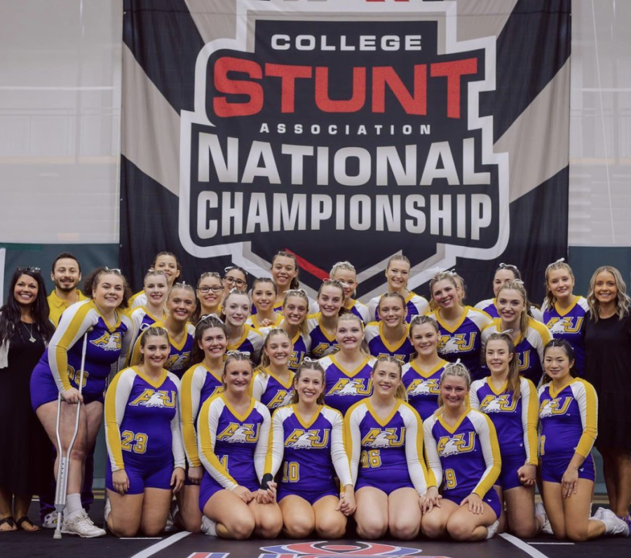 The+Ashland+University+STUNT+team+poses+for+a+photo+at+the+national+tournament+in+Dallas.