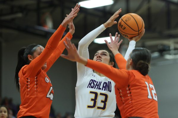 Eagle Hayley Smith goes for a layup.