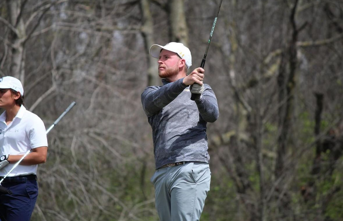 Eagle Carter Mishler golfing.