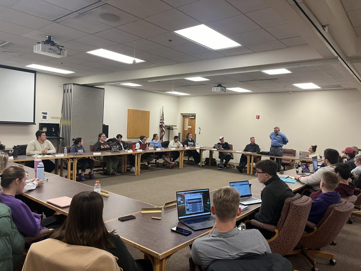 Jim Cox giving his presentation at the Student Senate meeting 