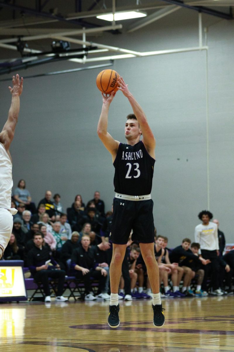 Eagles Cooper Davis taking shot against the Cavaliers