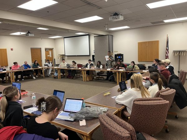 Patricia Frank, Director of Archer Library, speaks to Student Senate.