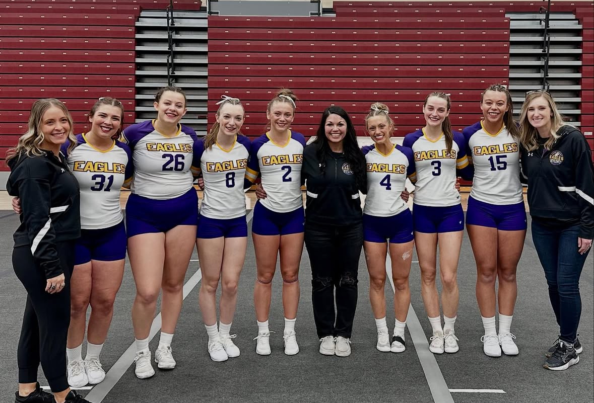 Seniors posing with Head Coach Farnsworth