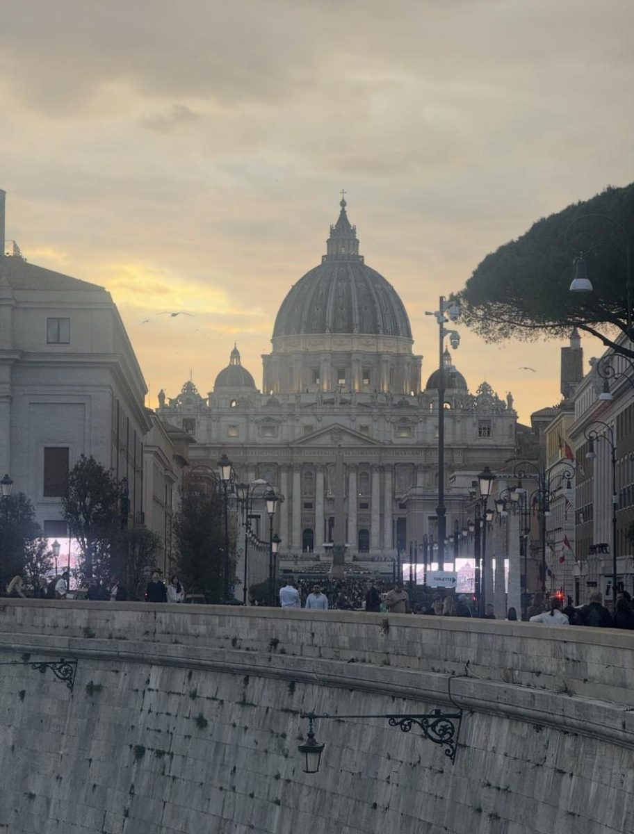 Students visited historical monuments such as Saint Peter’s Basilica.