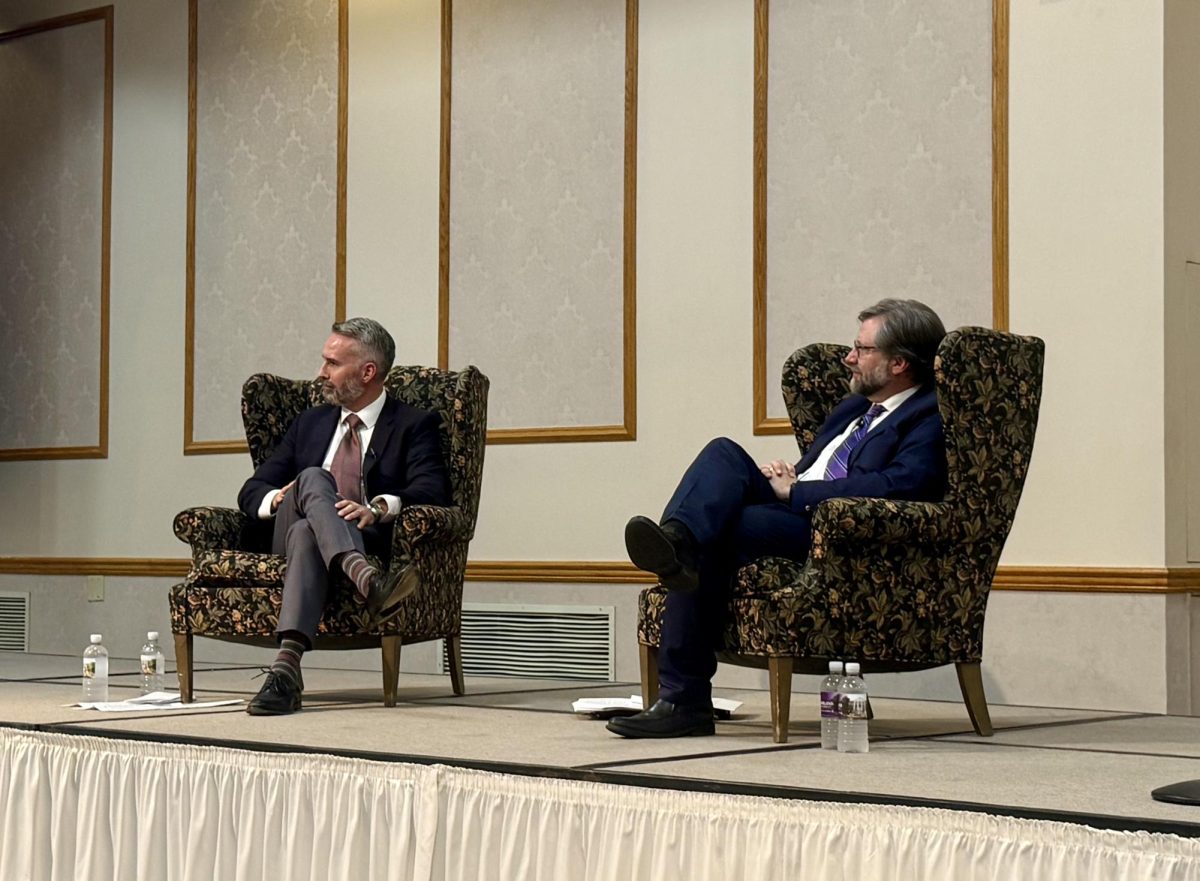 President Jon Parrish Peede and Provost Greg McBrayer held a discussion with first year honors students.