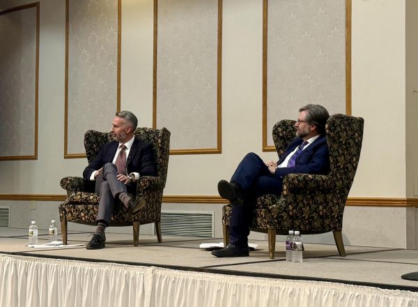 President Jon Parrish Peede and Provost Greg McBrayer held a discussion with first year honors students.