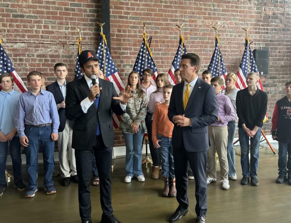 Vivek Ramaswamy (Left) wearing an Ashland City School’s hat, and Ashland Mayor Matt Miller (Right).