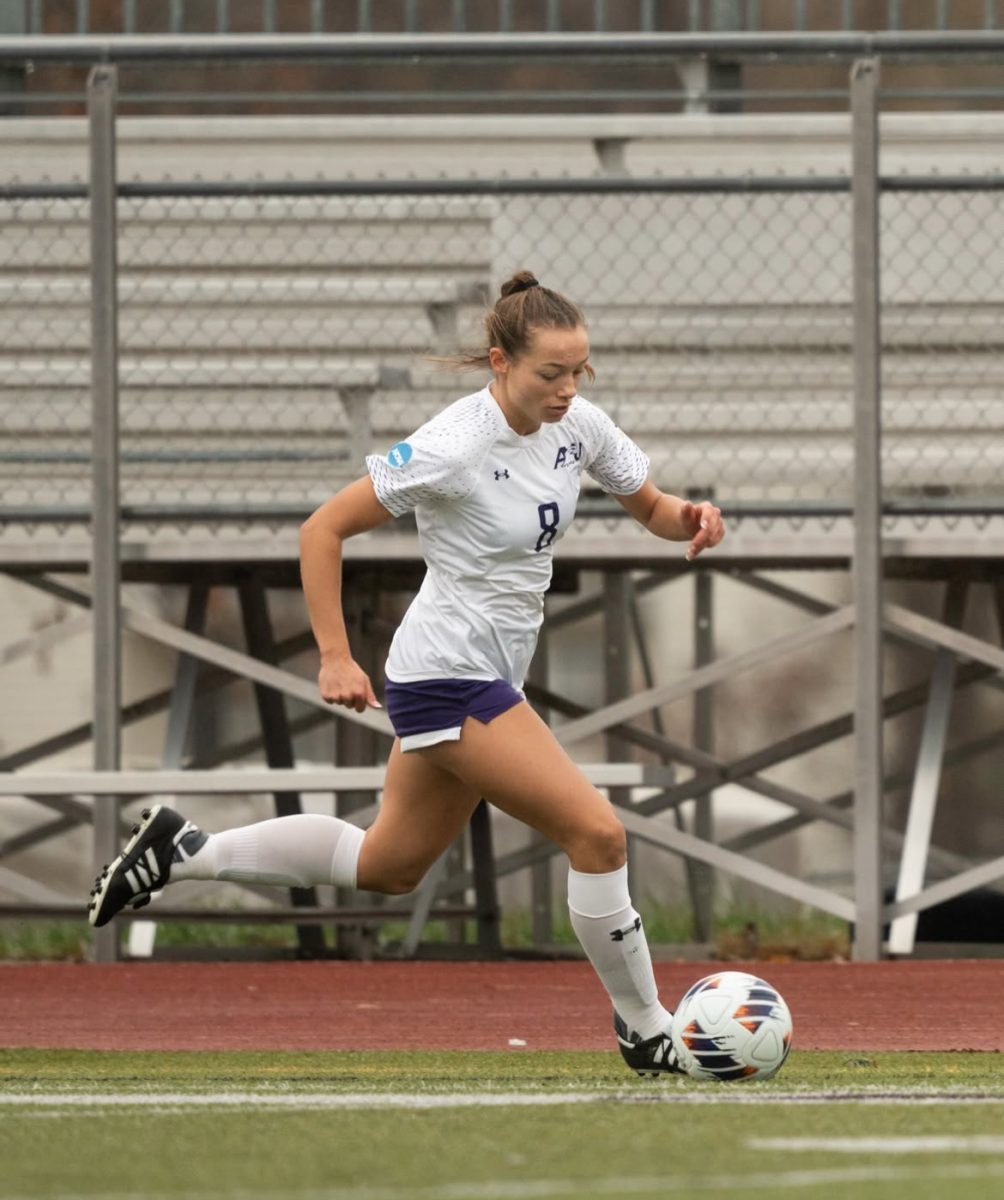 Senior forward Dani Hicks moves up the field with speed