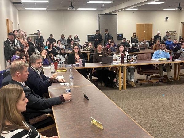 Many students from both perspectives attended the meeting to voice their opinions and concerns.